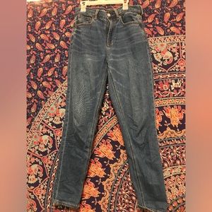 AMERICAN EAGLE High Waisted Mom Jeans!! NWOT
